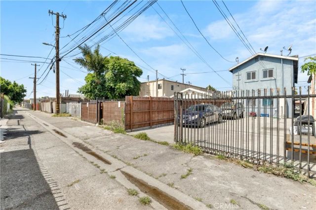 10406 Avalon Boulevard, Los Angeles, CA 90003