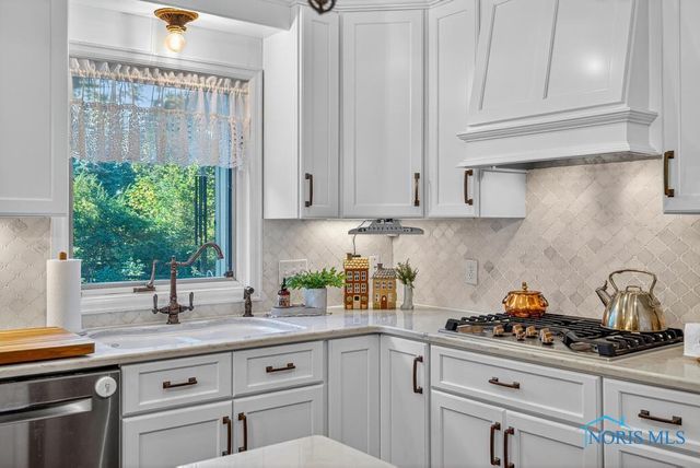 2945 Byrnwyck, Maumee, OH 43537