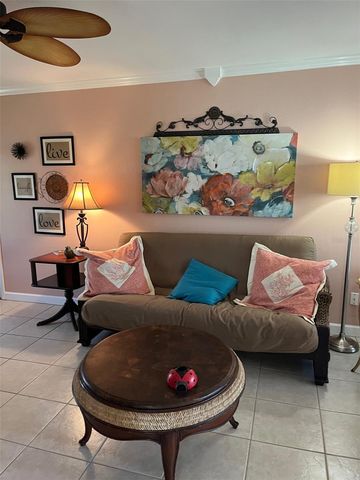 8372 CANDLEWOOD ROAD, Seminole, FL 33777
