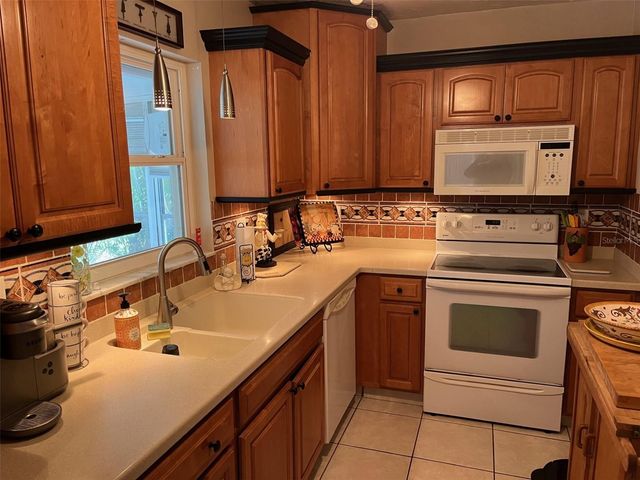 8372 CANDLEWOOD ROAD, Seminole, FL 33777