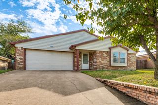 1926 Creek Wood Circle, Irving, TX 75060