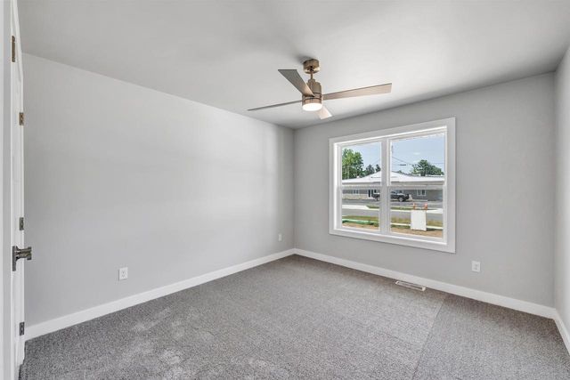 2735 HILLSDALE COURT, Green Bay, WI 54313