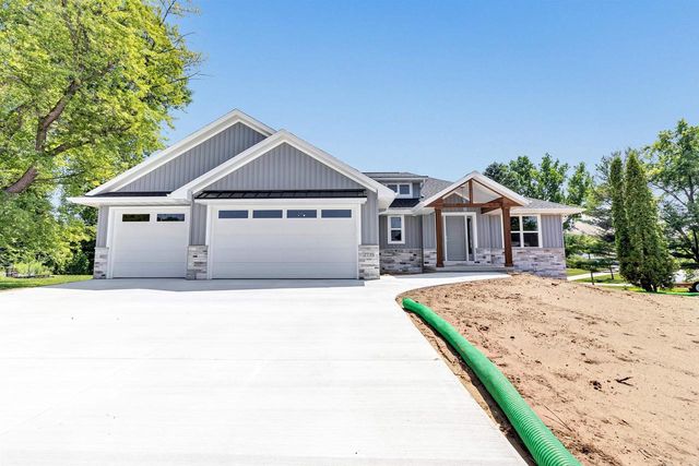 2735 HILLSDALE COURT, Green Bay, WI 54313