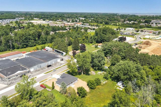 2735 HILLSDALE COURT, Green Bay, WI 54313