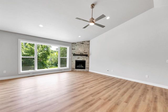 2735 HILLSDALE COURT, Green Bay, WI 54313
