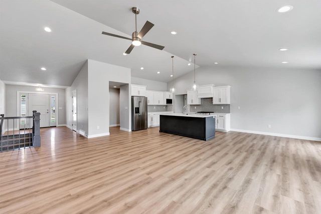 2735 HILLSDALE COURT, Green Bay, WI 54313