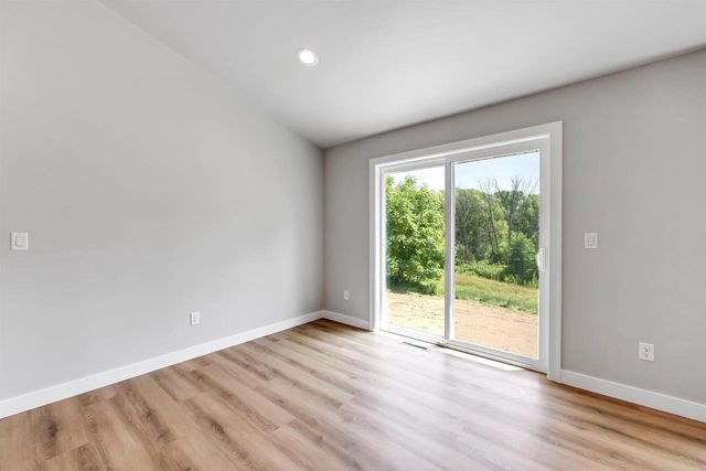 2735 HILLSDALE COURT, Green Bay, WI 54313