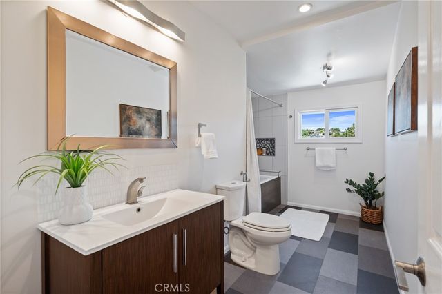 1662 Rotary, Los Angeles, CA 90026