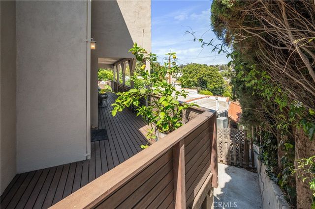 1662 Rotary, Los Angeles, CA 90026