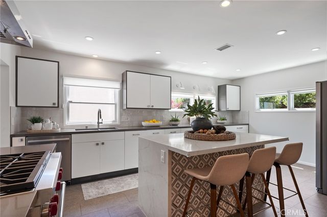 1662 Rotary, Los Angeles, CA 90026