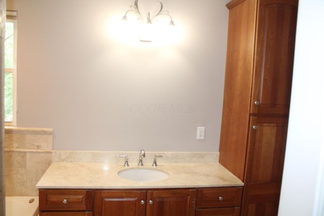 1013 Clubview Boulevard S, Columbus, OH 43235