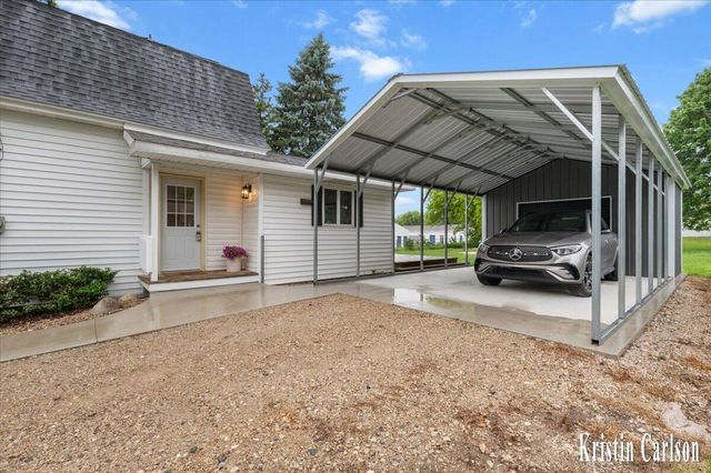425 10 Mile Road Nw, Sparta Twp, MI 49345