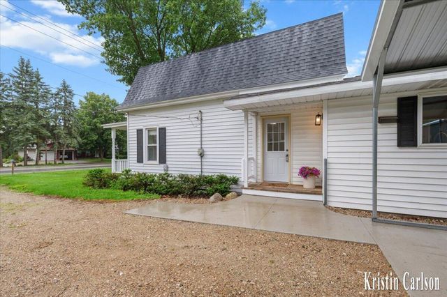 425 10 Mile Road Nw, Sparta Twp, MI 49345