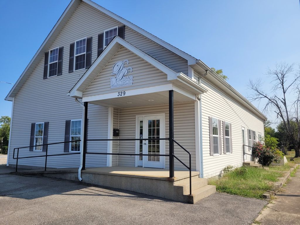 Image 1 of property listing at 329 Broadway Street, Mt Vernon, IL 62864