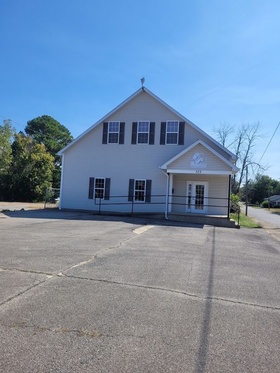 Image 2 of property listing at 329 Broadway Street, Mt Vernon, IL 62864