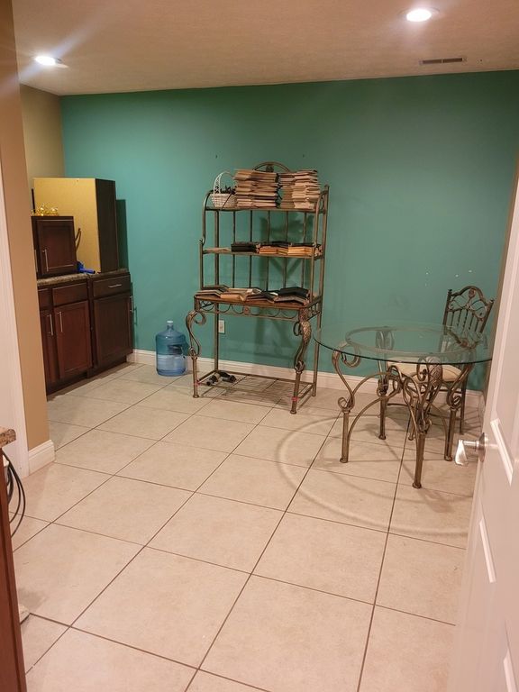 Image 11 of property listing at 329 Broadway Street, Mt Vernon, IL 62864