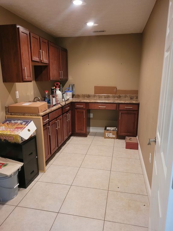 Image 12 of property listing at 329 Broadway Street, Mt Vernon, IL 62864