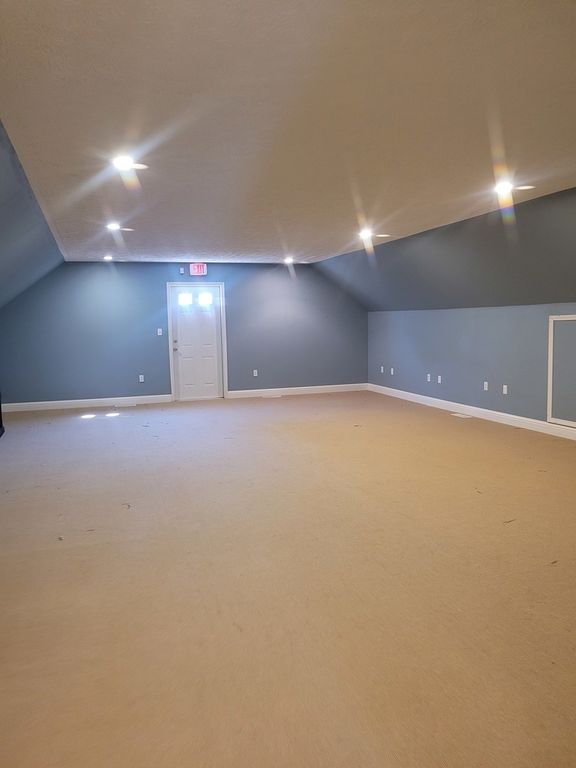 Image 19 of property listing at 329 Broadway Street, Mt Vernon, IL 62864