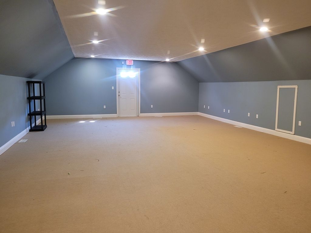 Image 20 of property listing at 329 Broadway Street, Mt Vernon, IL 62864