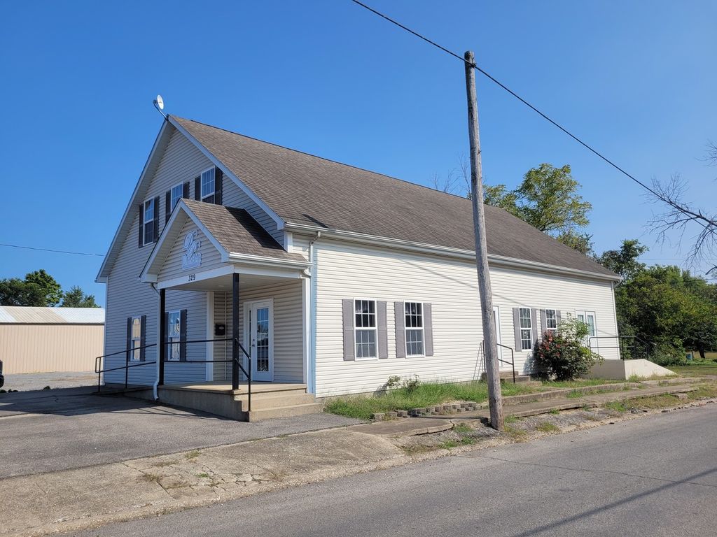 Image 3 of property listing at 329 Broadway Street, Mt Vernon, IL 62864