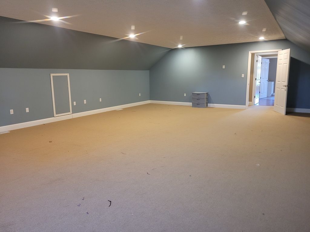 Image 21 of property listing at 329 Broadway Street, Mt Vernon, IL 62864