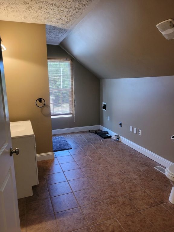 Image 22 of property listing at 329 Broadway Street, Mt Vernon, IL 62864