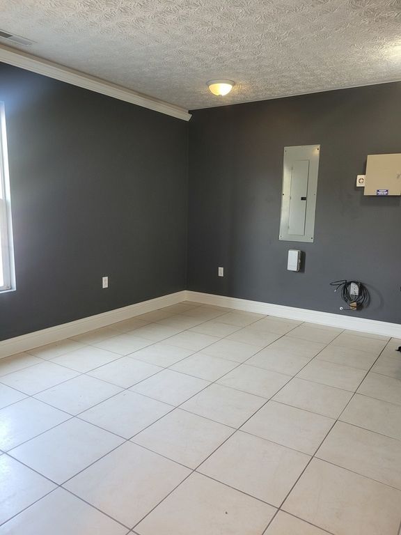 Image 8 of property listing at 329 Broadway Street, Mt Vernon, IL 62864