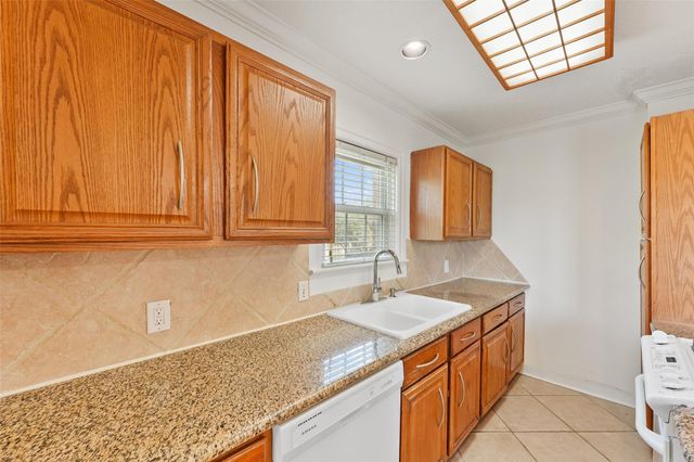 1637 Castle Court, Houston, TX 77006