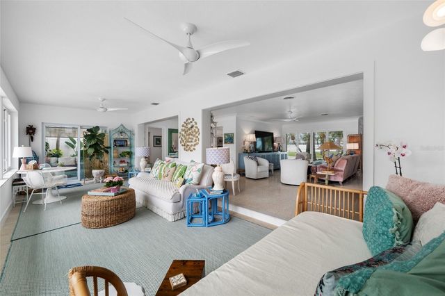 560 79TH STREET S, St Petersburg, FL 33707