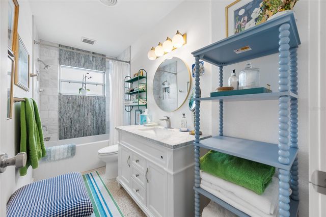 560 79TH STREET S, St Petersburg, FL 33707