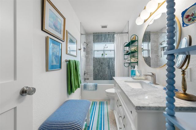 560 79TH STREET S, St Petersburg, FL 33707