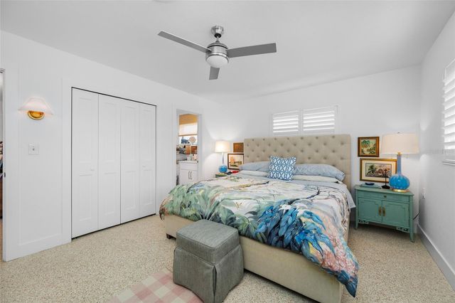560 79TH STREET S, St Petersburg, FL 33707