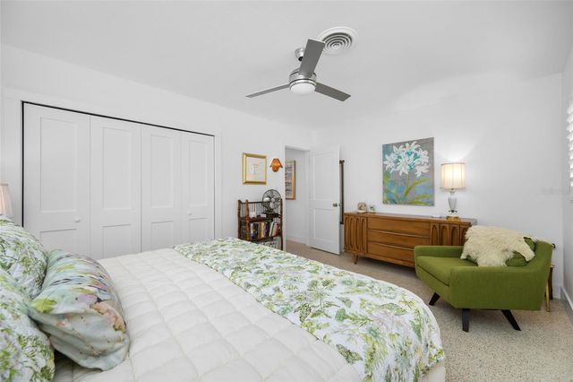 560 79TH STREET S, St Petersburg, FL 33707