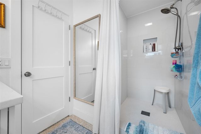 560 79TH STREET S, St Petersburg, FL 33707