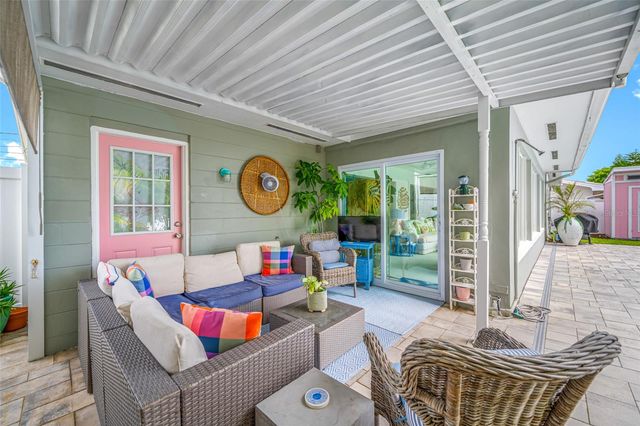 560 79TH STREET S, St Petersburg, FL 33707