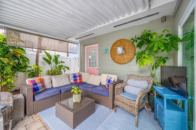 560 79TH STREET S, St Petersburg, FL 33707