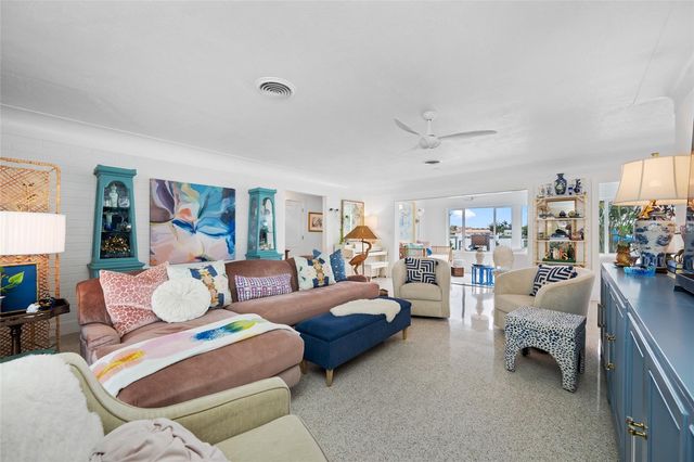 560 79TH STREET S, St Petersburg, FL 33707
