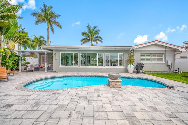 560 79TH STREET S, St Petersburg, FL 33707