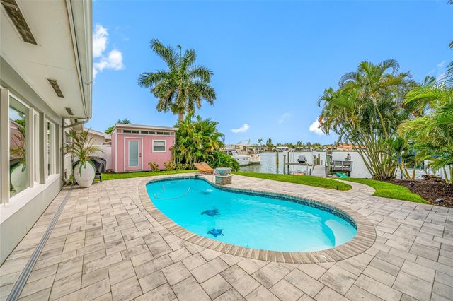 560 79TH STREET S, St Petersburg, FL 33707