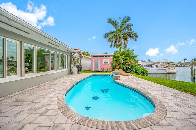 560 79TH STREET S, St Petersburg, FL 33707