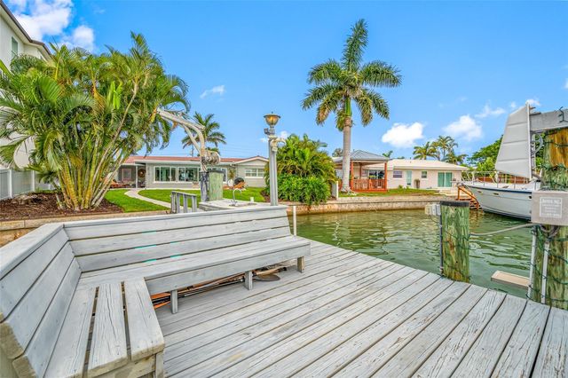 560 79TH STREET S, St Petersburg, FL 33707