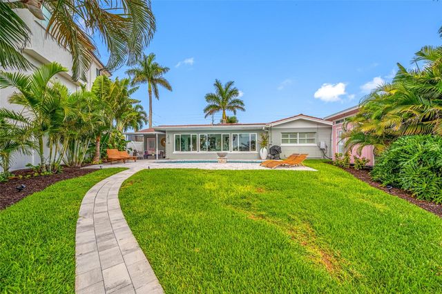 560 79TH STREET S, St Petersburg, FL 33707