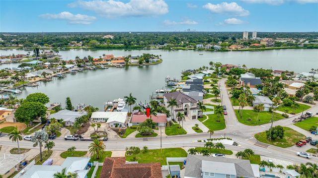 560 79TH STREET S, St Petersburg, FL 33707
