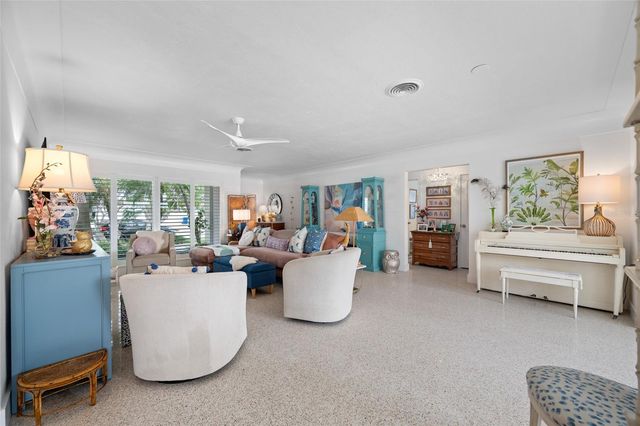 560 79TH STREET S, St Petersburg, FL 33707