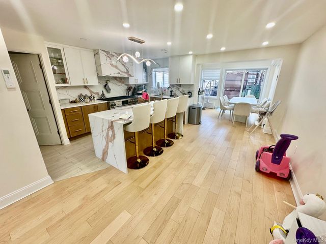 13762 70th Road, Flushing, NY 11367