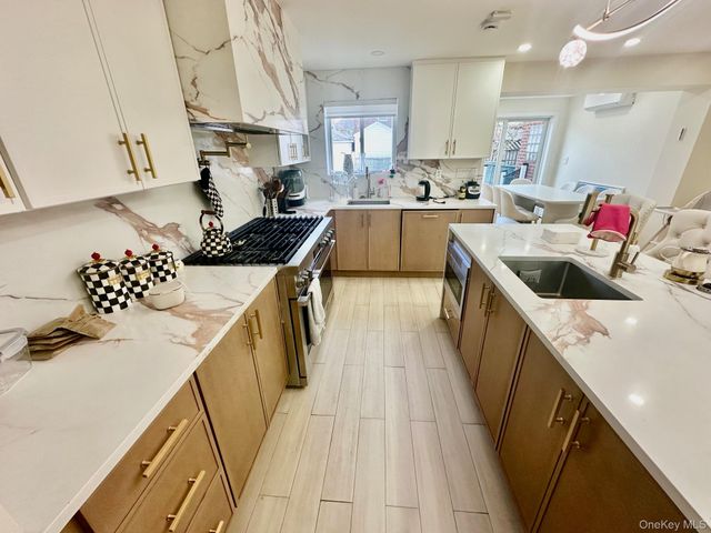 13762 70th Road, Flushing, NY 11367