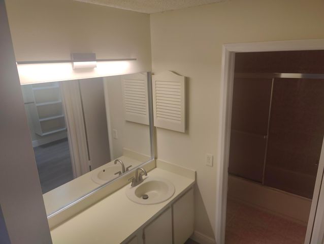302 Lakeview Drive E 302, Royal Palm Beach, FL 33411