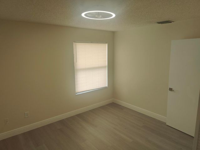 302 Lakeview Drive E 302, Royal Palm Beach, FL 33411