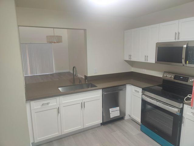 302 Lakeview Drive E 302, Royal Palm Beach, FL 33411