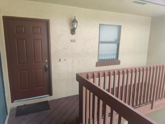 302 Lakeview Drive E 302, Royal Palm Beach, FL 33411